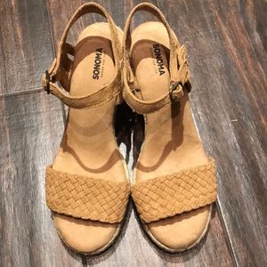 NWOT Sonoma tan wedges